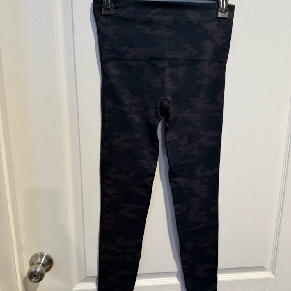 SPANX Look At Me Now seamless high-waisted leggings - Picture 2 of 3